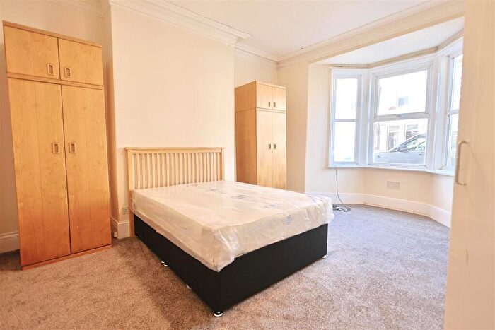 2 Bedroom Flat To Rent In Helmsley Road, Sandyford, Newcastle Upon Tyne, NE2
