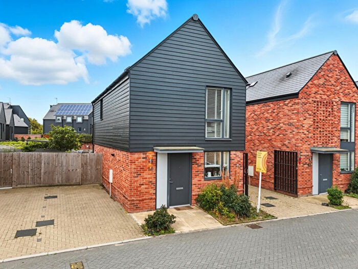 2 Bedroom Detached House For Sale In Wentworth Road, Chelmsford, CM3
