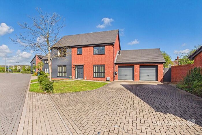 4 Bedroom Detached House For Sale In Tatenhill Lane, Branston, DE14