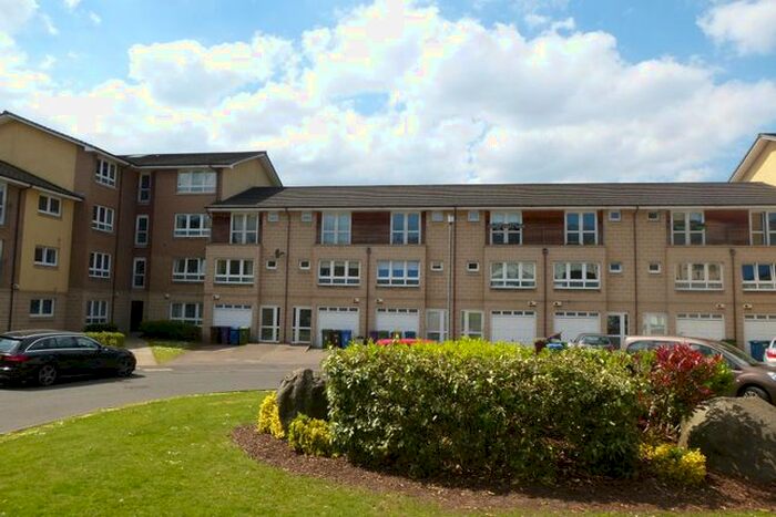 3 Bedroom Town House To Rent In Whitehill Court, Glasgow, G31