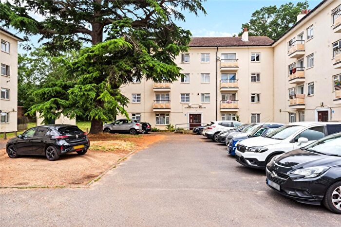 3 Bedroom Apartment To Rent In Kingsnympton Park, Kingston Upon Thames, KT2