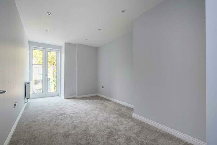 2 Bedroom Flat To Rent In East Dulwich Grove London, SE22