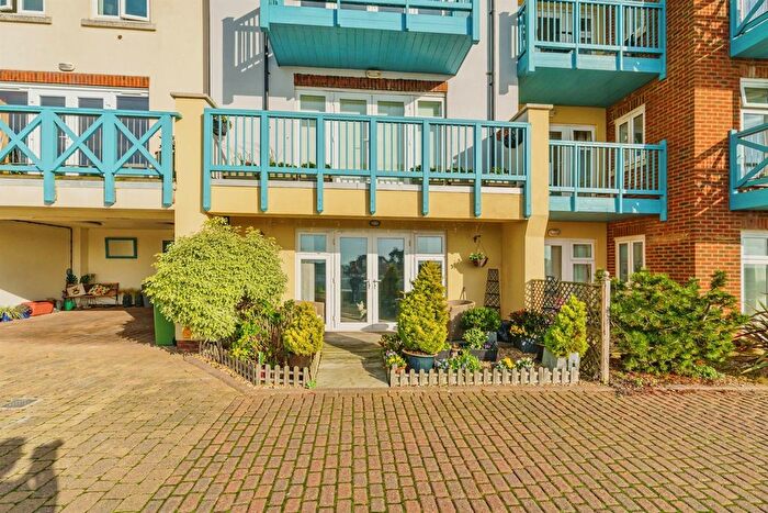 2 Bedroom Flat For Sale In Broad Reach Mews, Shoreham-By-Sea, BN43