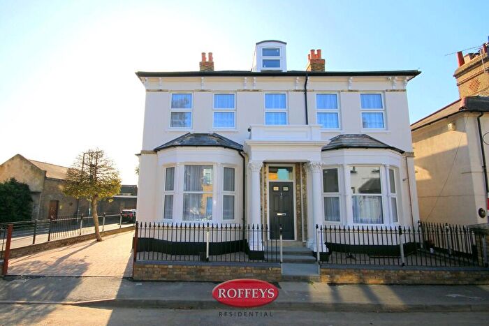 2 Bedroom Apartment To Rent In Manor Road, Waltham Abbey, EN9
