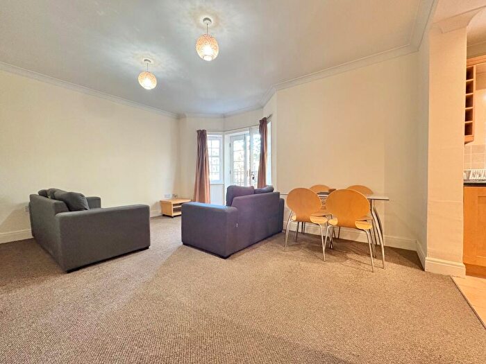 2 Bedroom Flat To Rent In Shire Oak Road, Headingley, Leeds, LS6