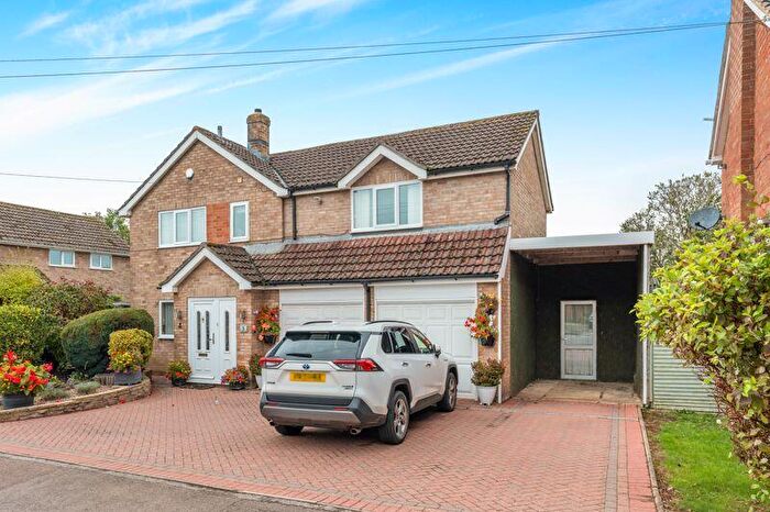 4 Bedroom Detached House For Sale In Molyneux Drive, Bodicote - Large Property, OX15