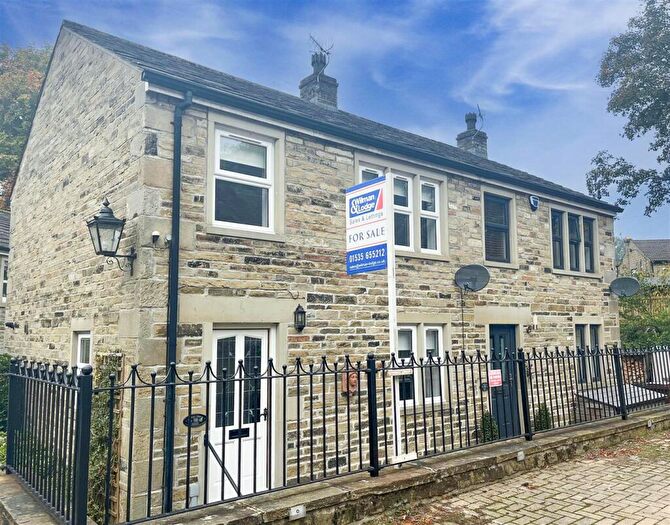 3 Bedroom Semi-Detached House For Sale In Pear Tree Court, Silsden, BD20