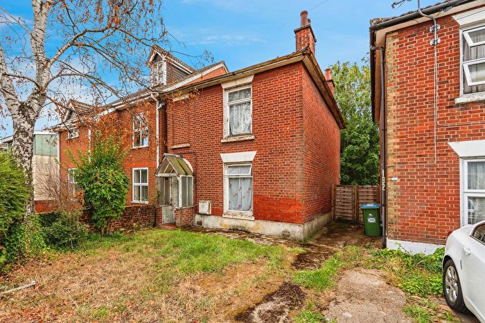 3 Bedroom Detached House For Sale In Millbrook Road East, Freemantle, Southampton, SO15