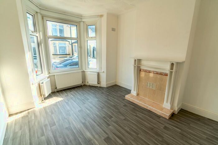 4 Bedroom Terraced House To Rent In Ross Street, Rochester, Kent, ME1