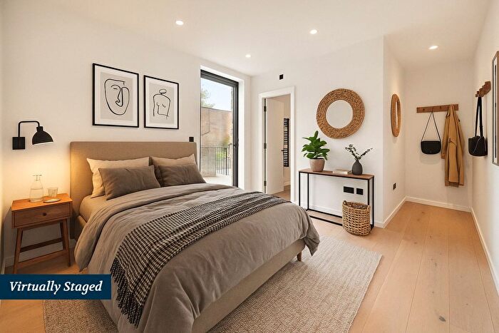 3 Bedroom Flat For Sale In Coverdale Road, Willesden Green, NW2