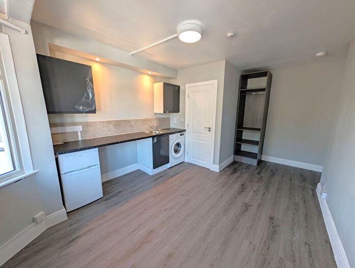 Studio To Rent In Southfields, Hendon, NW4