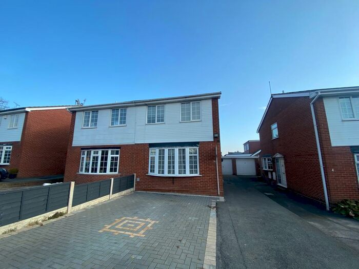 3 Bedroom House To Rent In Red Lodge Close, Leeds, LS8