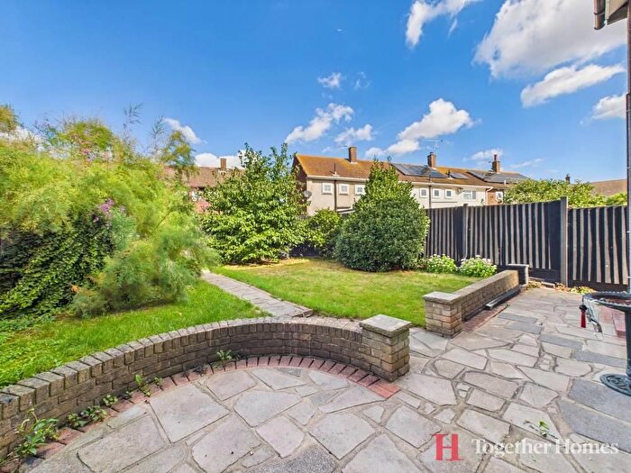 3 Bedroom End Terrace House For Sale In Deere Avenue, Rainham, RM13