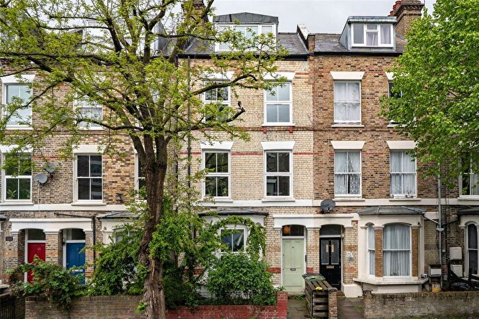 4 Bedroom Maisonette For Sale In Moray Road, London, N4