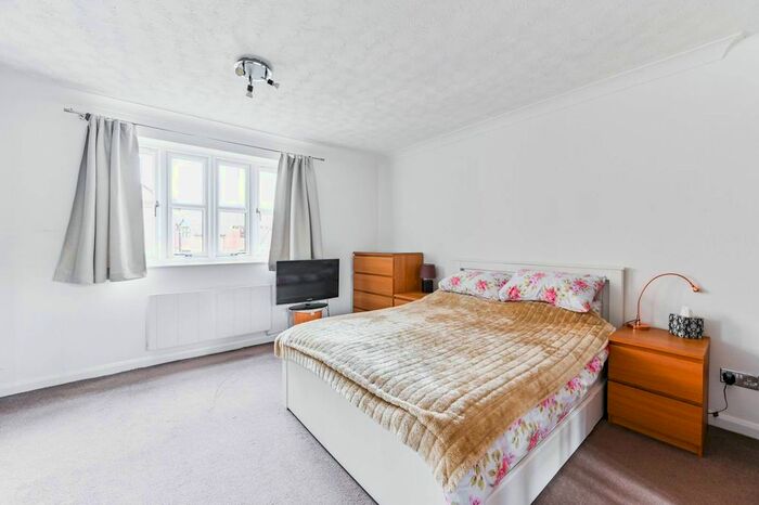 Studio To Rent In Lodgehill Park Close, South Harrow, Harrow, HA2