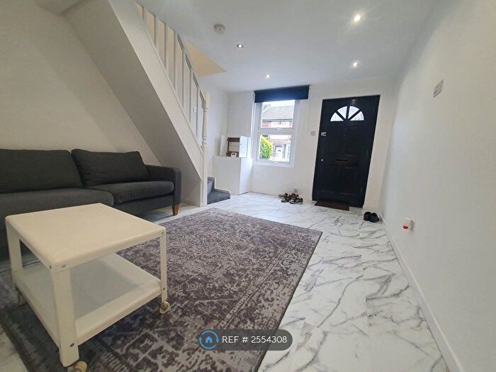 3 Bedroom Semi-Detached House To Rent In Pinner Road, Watford, WD19