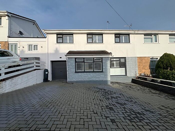 5 Bedroom Semi-Detached House For Sale In Willow Crescent, Barry, CF63