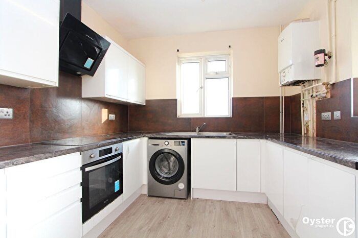 4 Bedroom Flat To Rent In Kenton Lane, Harrow, HA3