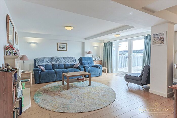 2 Bedroom Flat For Sale In Marine Drive, Looe, Cornwall, PL13