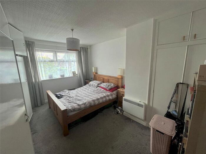 3 Bedroom Semi-Detached House For Sale In Woolwich Road, London, SE2