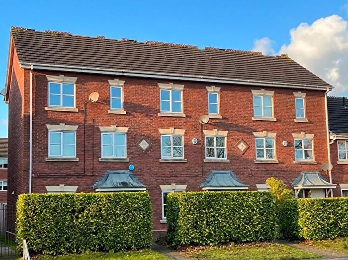 3 Bedroom Town House To Rent In Manor Avenue, Sale, M33