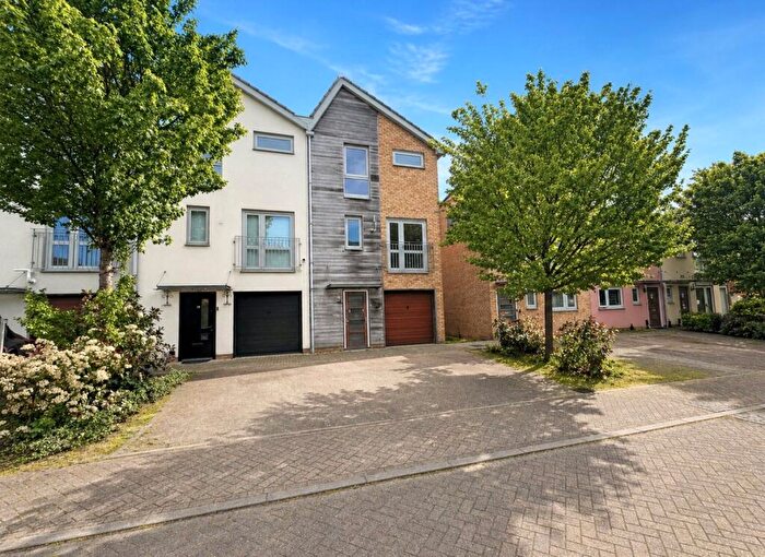 3 Bedroom End Of Terrace House To Rent In Cameron Drive, Dartford, Kent, DA1