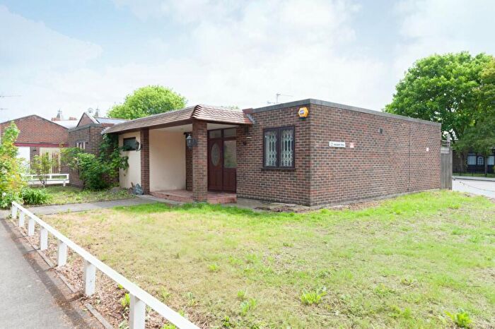 4 Bedroom Bungalow To Rent In Inglesham Walk, Hackney, E9