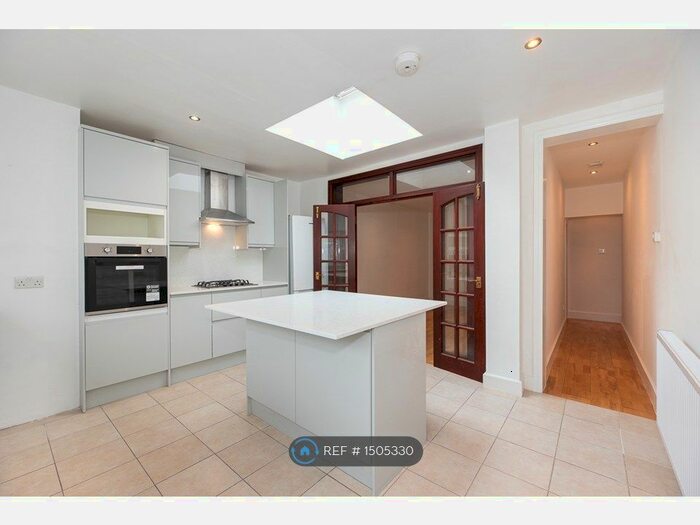 2 Bedroom Flat To Rent In Norbury, London, SW16