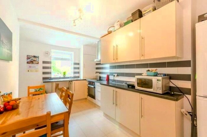 2 Bedroom Maisonette To Rent In Leslie Road, London, N2