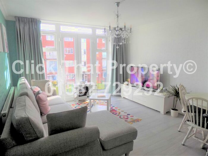 2 Bedroom Flat To Rent In The Larches, Luton, Bedfordshire, LU2