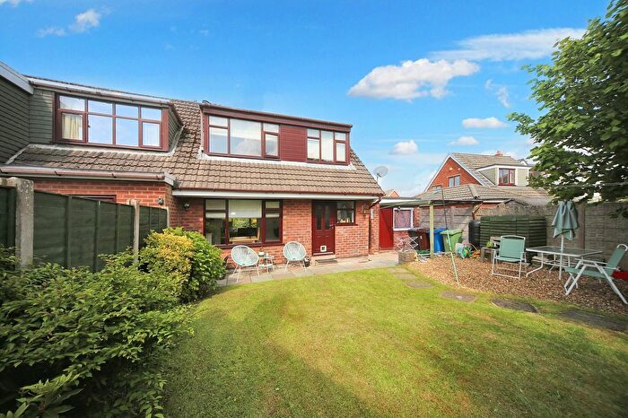 3 Bedroom Semi-Detached House For Sale In Greenford Close, Orrell, WN5