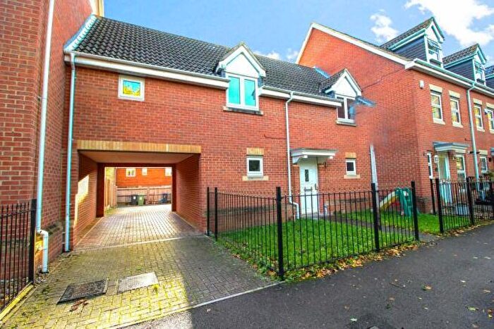 2 Bedroom Maisonette To Rent In Stag Drive, Hedge End, SO30