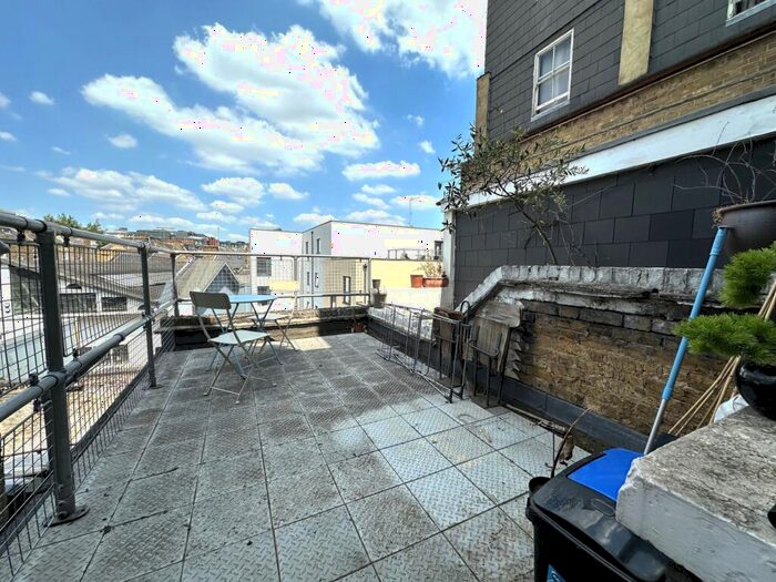 Flat To Rent In Pentonville Road, Kings Cross, N1