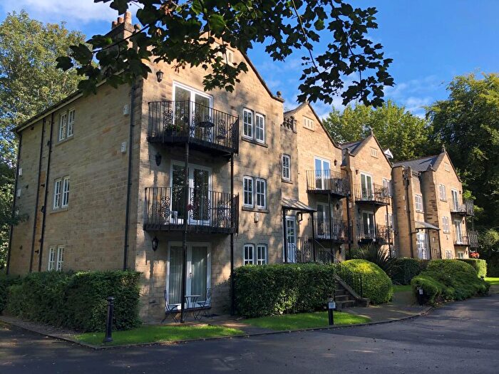 2 Bedroom Flat To Rent In Quarry Dene, Weetwood, Leeds, LS16