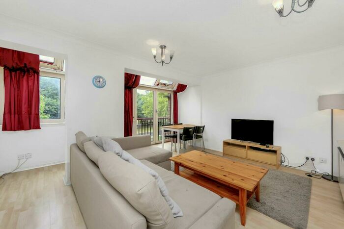 2 Bedroom Flat To Rent In Bywater Place, London, SE16