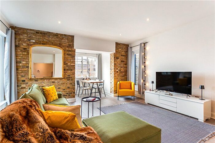 2 Bedroom Flat To Rent In St. Saviours Wharf, Shad Thames, London, SE1
