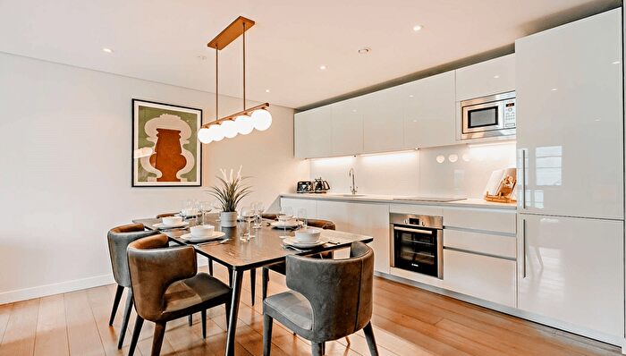3 Bedroom Flat To Rent In Merchant Square, London, W2