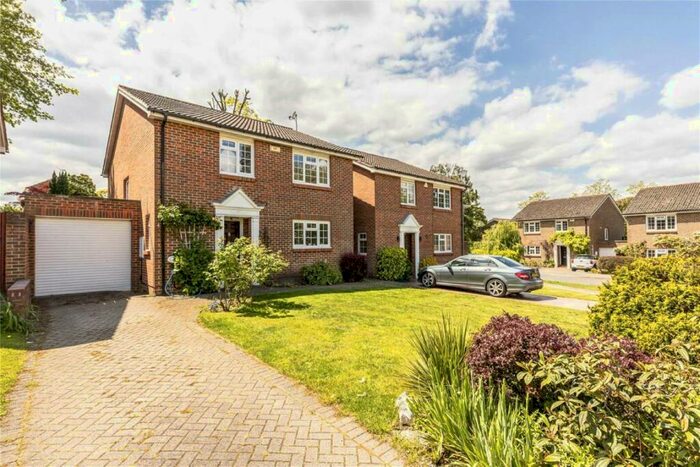 4 Bedroom Detached House To Rent In Marlborough Drive, Weybridge, KT13