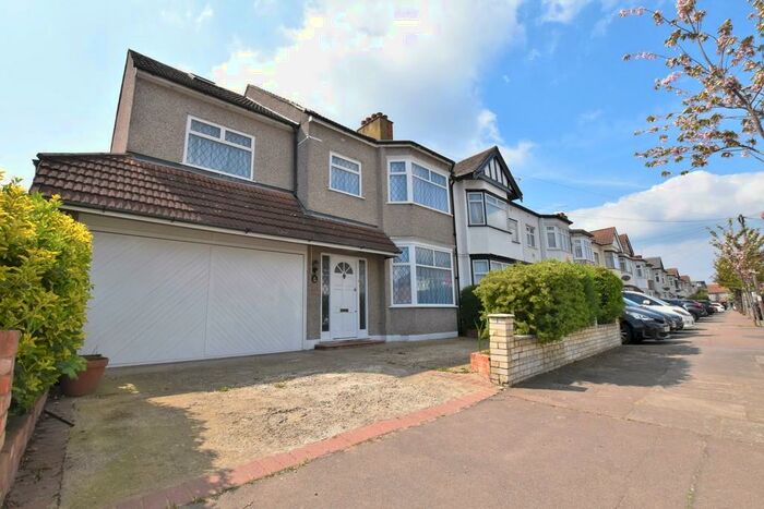 5 Bedroom End Of Terrace House To Rent In Roll Gardens, Ilford, IG2