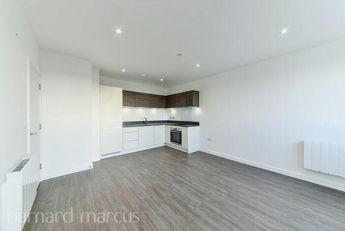 1 Bedroom Apartment To Rent In - High Road, London, N20
