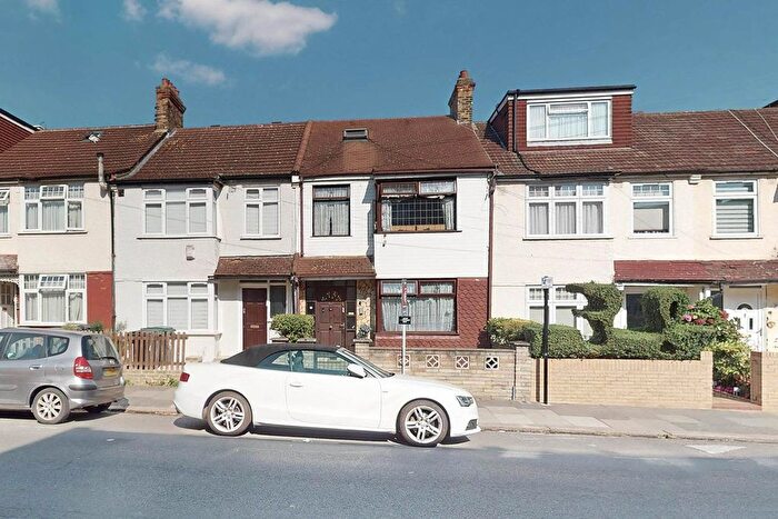 4 Bedroom Terraced House For Sale In Elm Park Avenue, London, N15