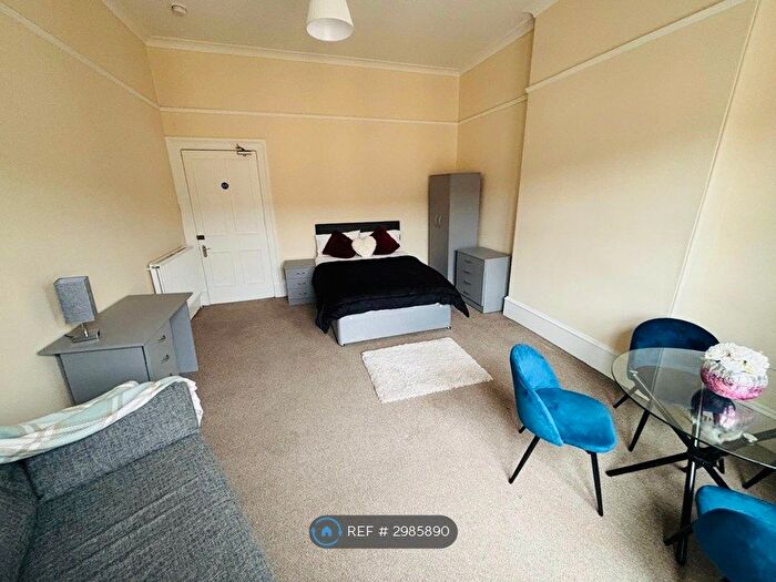 4 Bedroom Flat To Rent In West End Park St, Glasgow, G3
