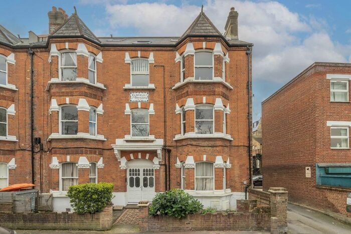 3 Bedroom Flat To Rent In Elmfield Road, London, SW17