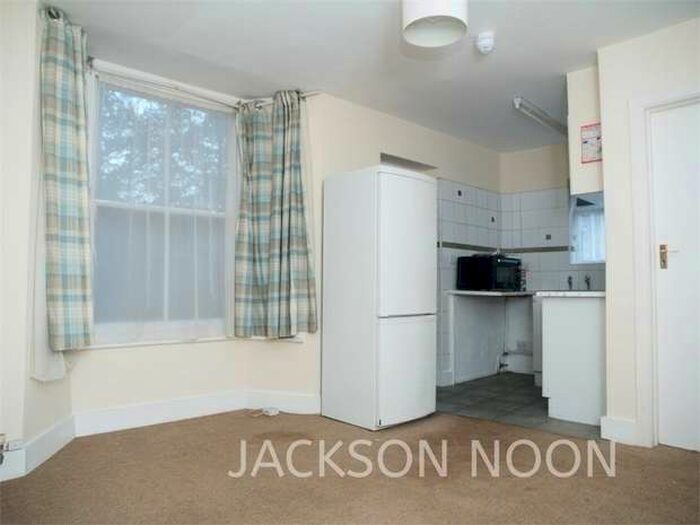 Flat To Rent In Pound Lane, Epsom, KT19