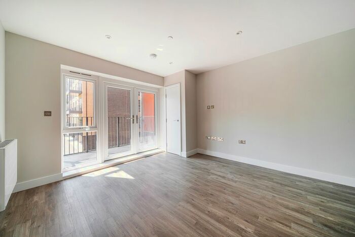 2 Bedroom Flat To Rent In St. Marys Road, Greenhithe, DA9