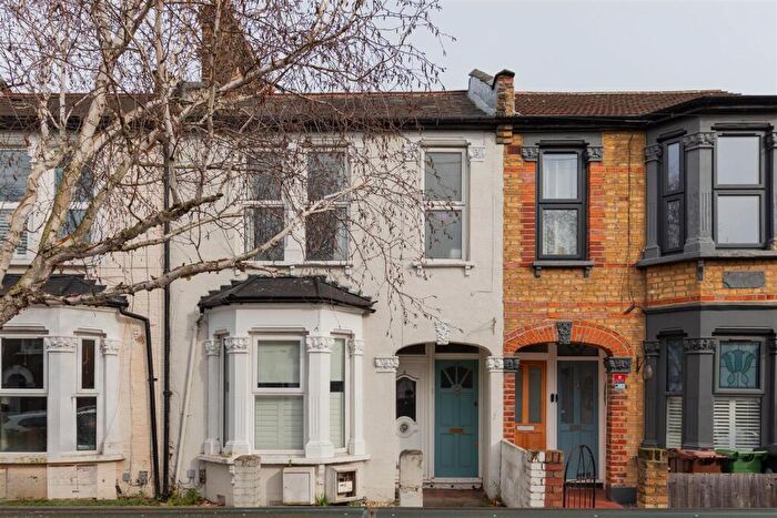 2 Bedroom Maisonette For Sale In Callis Road, Walthamstow, E17