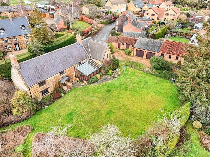 4 Bedroom Detached House For Sale In North Street, Mears Ashby, Northampton, NN6