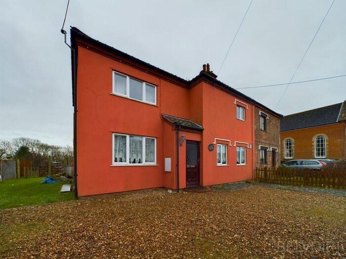 4 Bedroom Semi-Detached House To Rent In Hills Road, Saham Toney, IP25