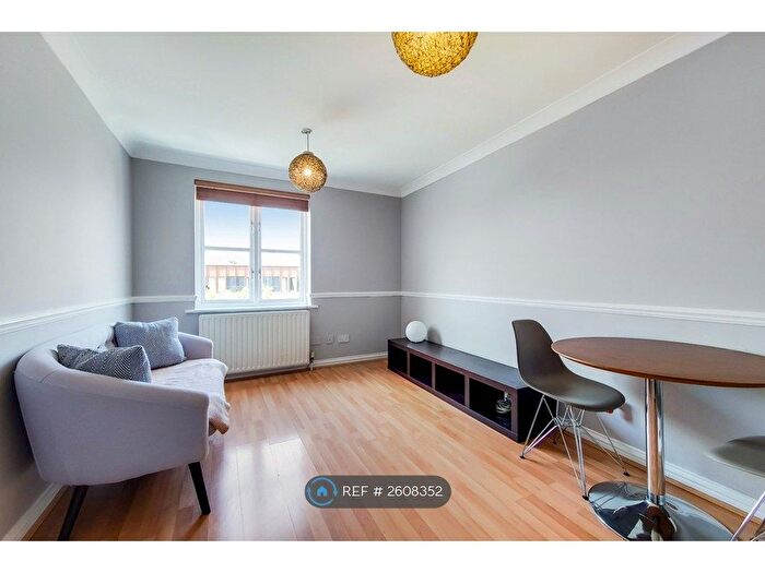 1 Bedroom Flat To Rent In Mile End Road, London, E1