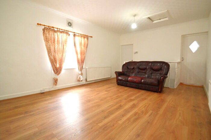 2 Bedroom Maisonette To Rent In Plumstead Common Road, London, SE18